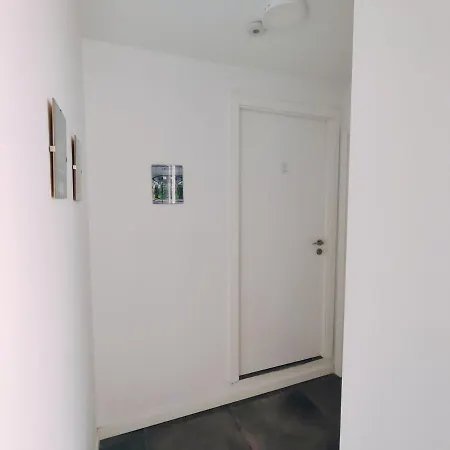 Tresbe 2 Apartment